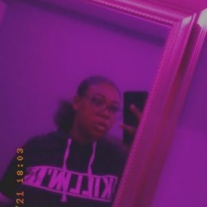 Meet your Posher, Debhora